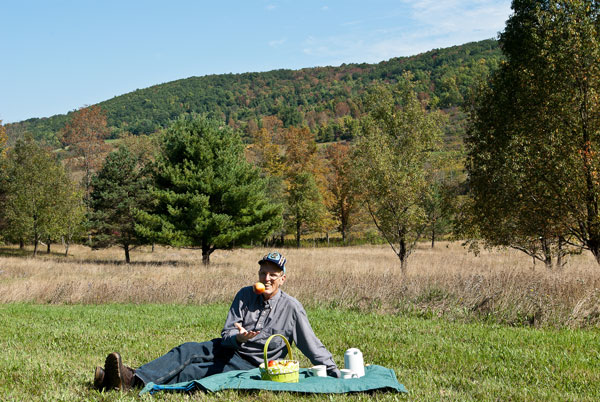 Steven tossing apple